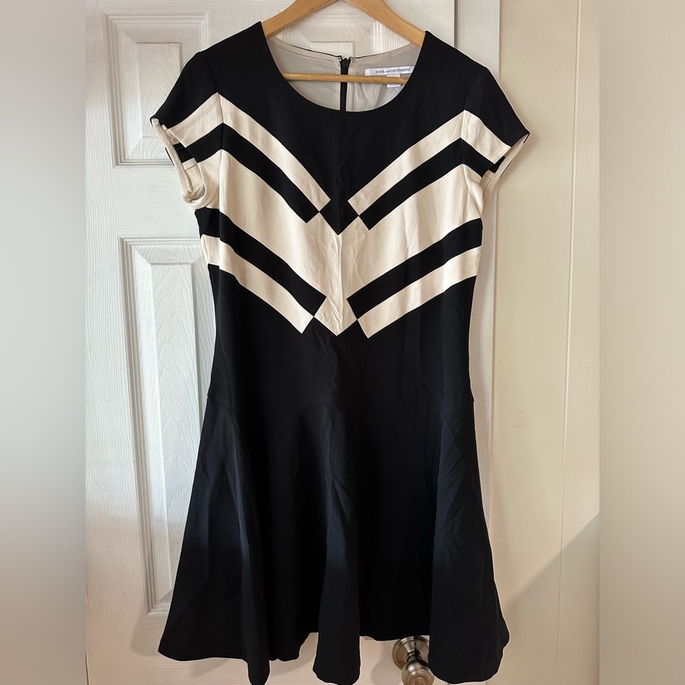 Diane von Furstenberg black and white knee-length dress. Size 12